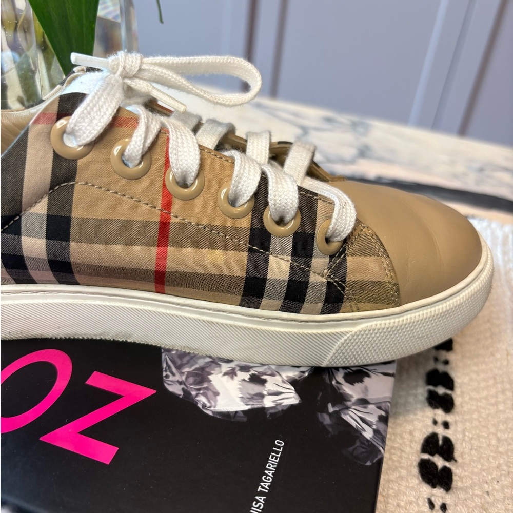 Authentic BURBERRY Jack Vintage Check Low Top Sneakers. - Picture 5 of 12